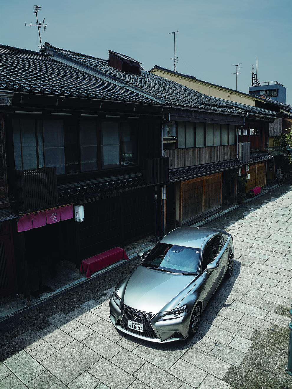 レクサスとにし茶屋街