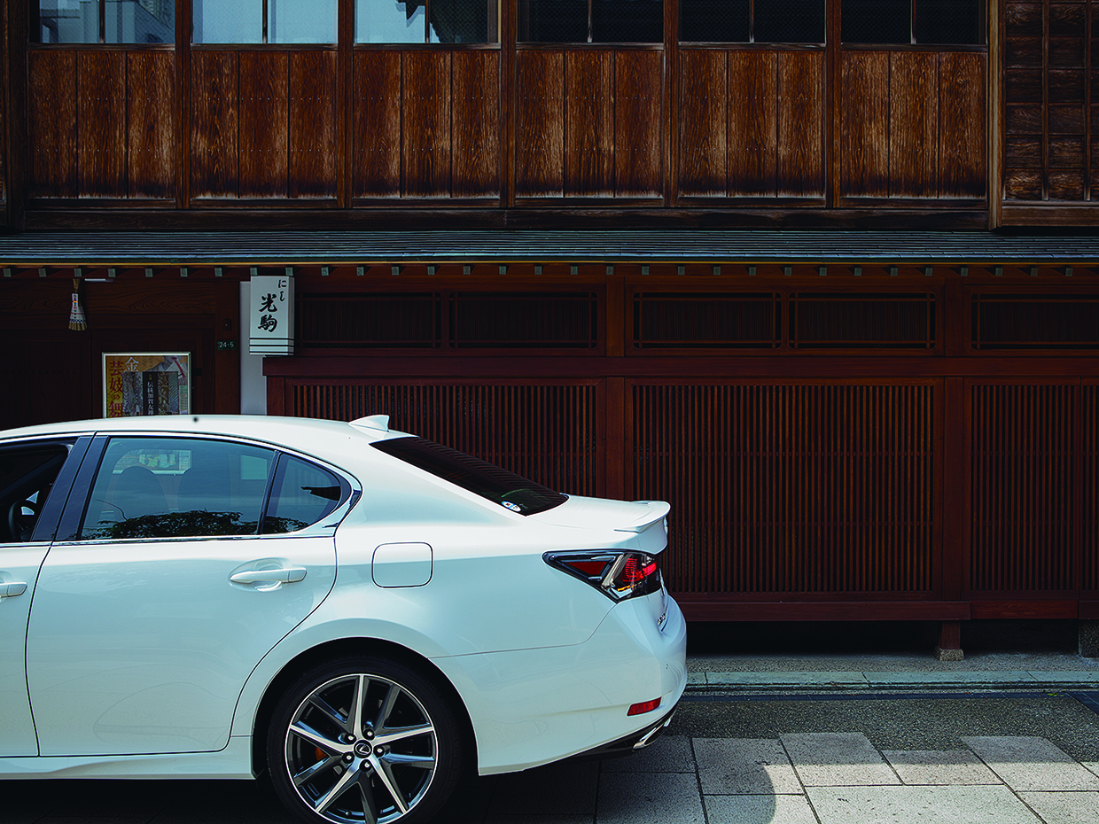 レクサスと出格子