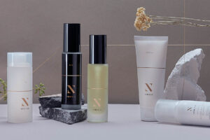 フランス・コルシカ島のリゾートホテル「グランドホテル・ド・カラロッサ」との10年来の交流が実り、今夏から導入したエステ粧材「ヌッカ 」