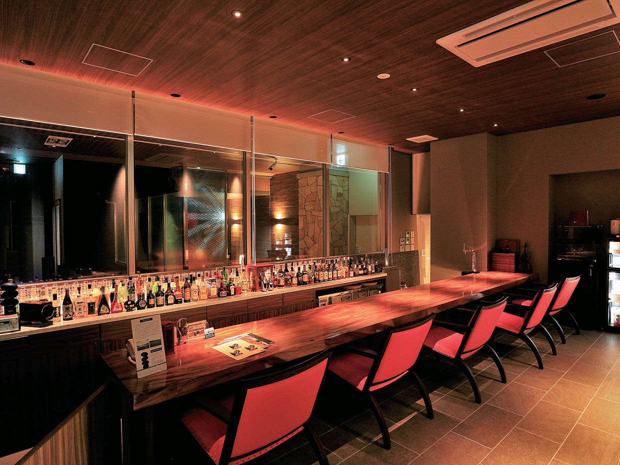 空の棟にあるカウンターバー