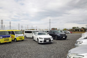 調査に使用する車は100台以上