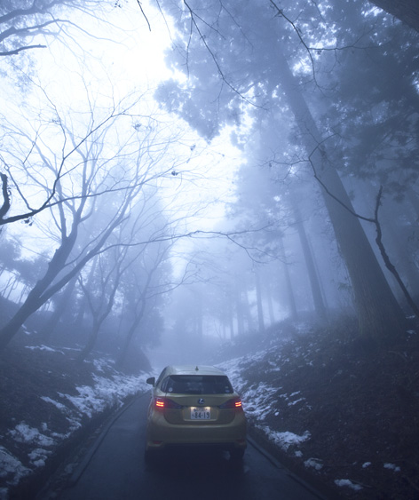 静謐が支配する比叡山を、レクサス初のコンパクトハイブリッド、CT200hは静かに進んでゆく。