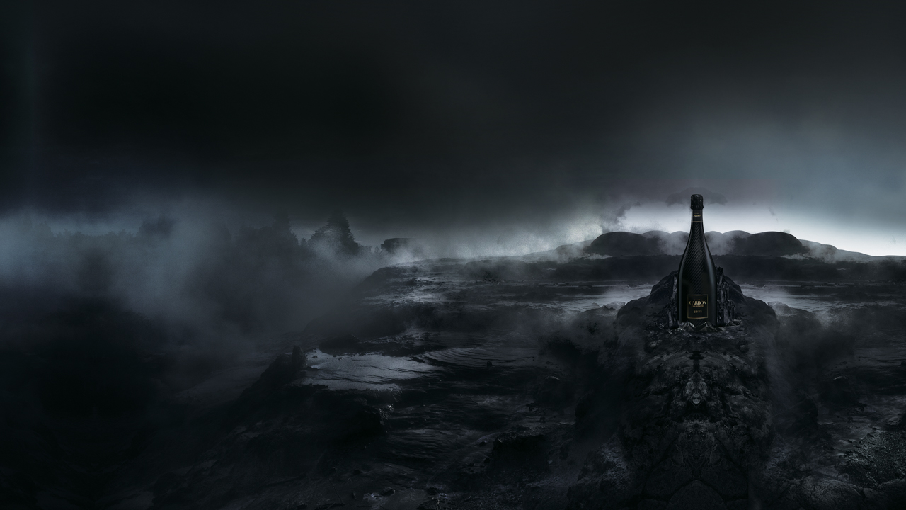 シャンパン カーボンにしか作れない美しいカーボンファイバー製のボトル