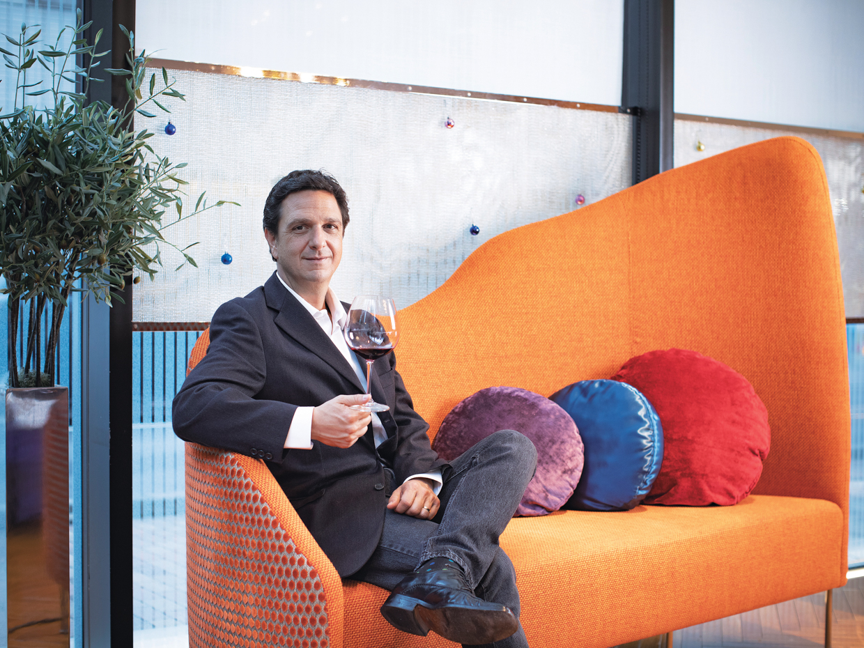 コノスルの醸造責任者マティアス・リオス氏。社長兼醸造責任者のアドルフォ・フルダド氏の右腕として活躍し、「オシオ」の誕生から世界最大のピノ・ノワール生産者となったコノスルの成長を推進してきた。「日本の方とは、私たちが目指すものと共通のシンパシーを感じていま