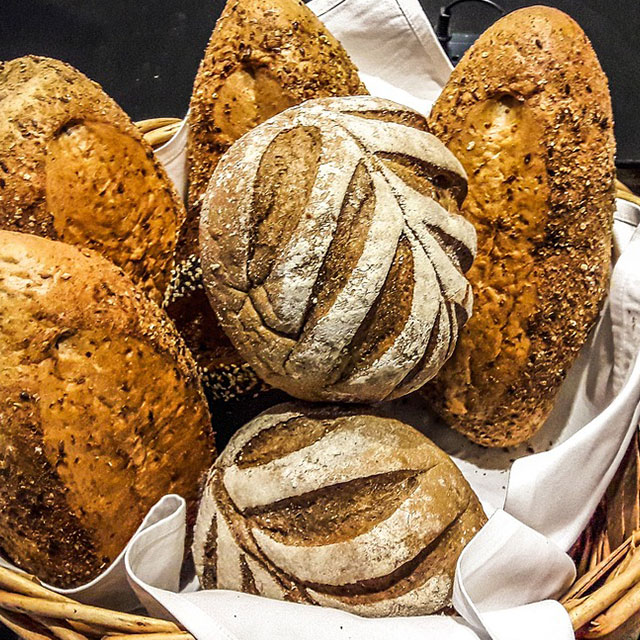 避暑地のパンを買いに行く