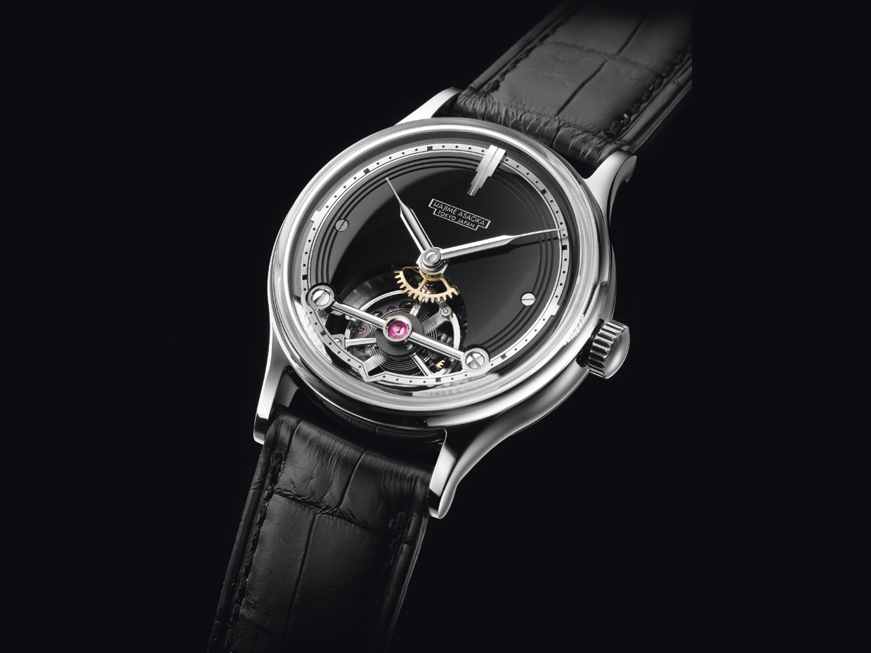 「トゥールビヨン ノワール」手巻き、ケース径37mm、SSケース×アリゲーターストラップ、3気圧防水