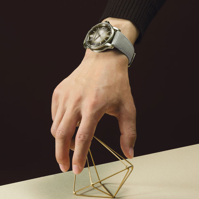 スティール×ラグジュアリーの新境地