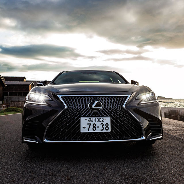 鳥取の空と大地とレクサスと