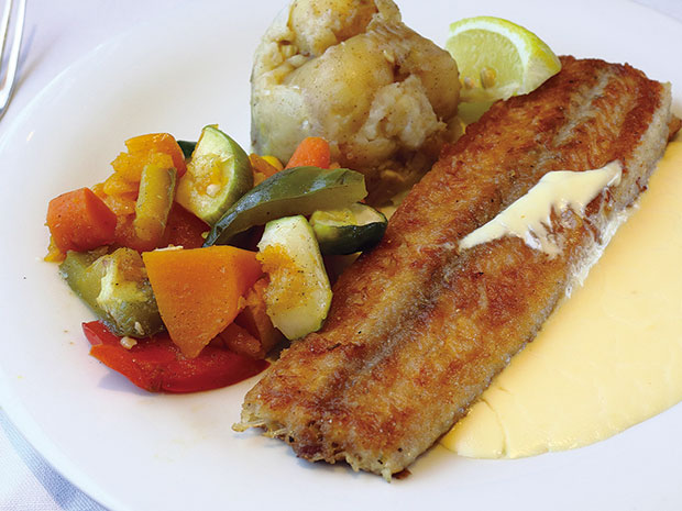 ブルートレイン、野菜と舌平目にレモンバターソースのランチ