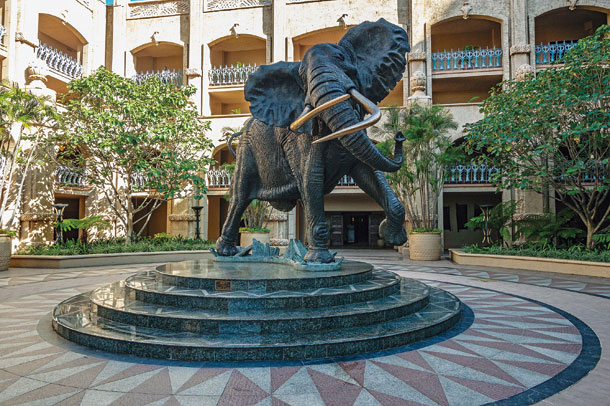 エレファントアトリウムの巨大な彫刻