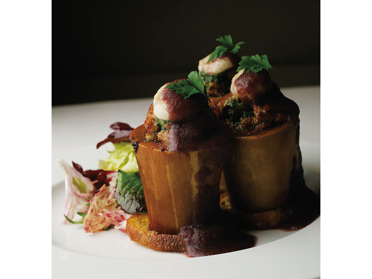 ル・ブルギニオン。エスカルゴバターをからめたエスカルゴ