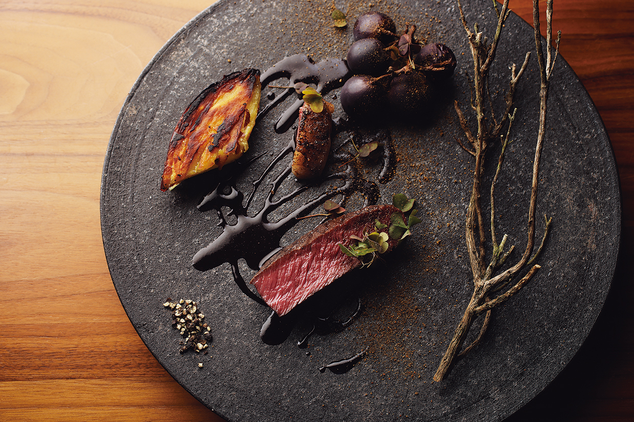 ル&nbsp;スプートニク、鹿肉のシンシンをロースト