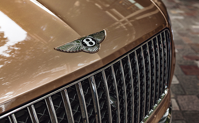 ベントレー&emsp;ベンテイガ&nbsp;EWB&nbsp;アズール。新型グリルを採用