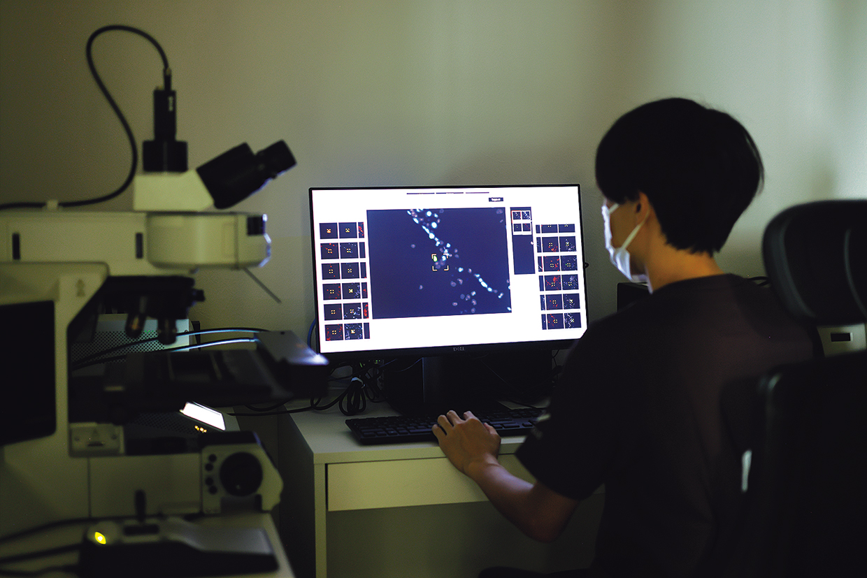 代々木ウィルクリニック。検体処理後、AIが搭載された専用の超高性能光学顕微鏡で解析