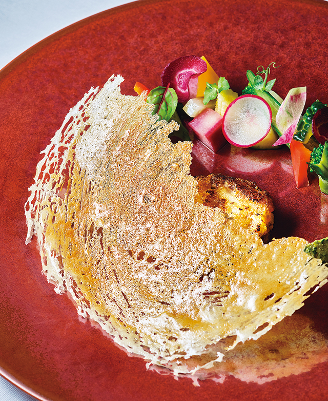 星のや沖縄。温前菜「てびちのコッパとインサラータ」