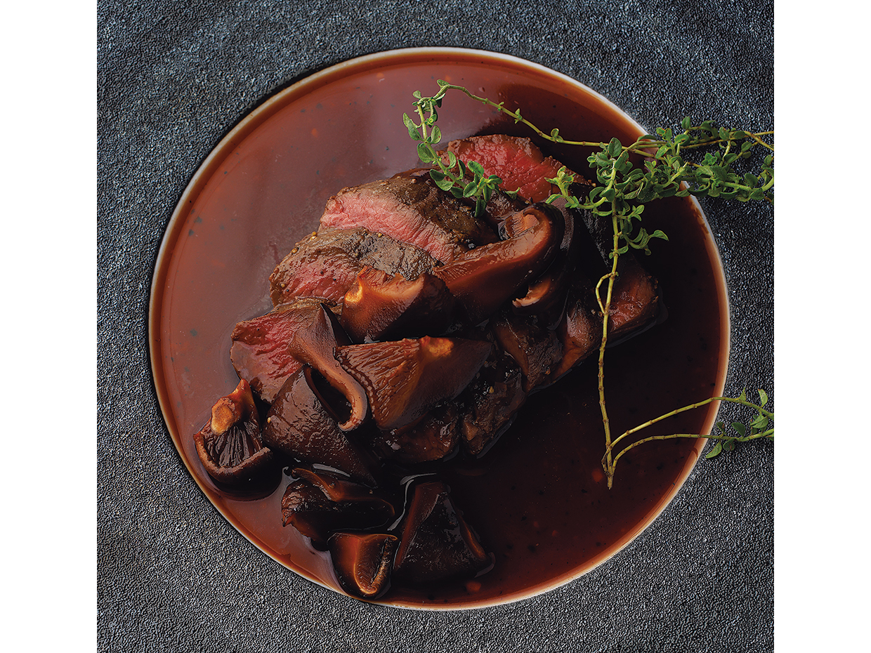 トラットリア庭。柔らかく緻密な肉質の鹿ロース