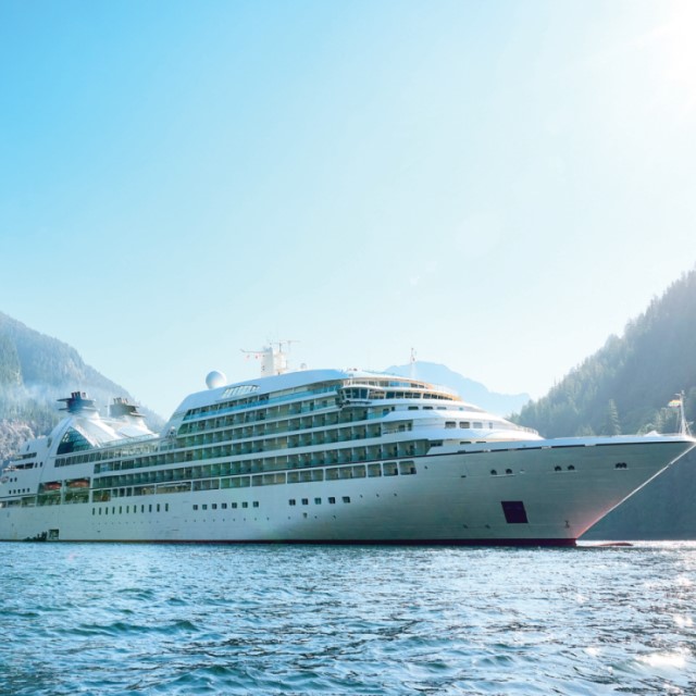 歓喜の時を刻む「洋上の祝祭」-JTBクルーズ全船貸切-