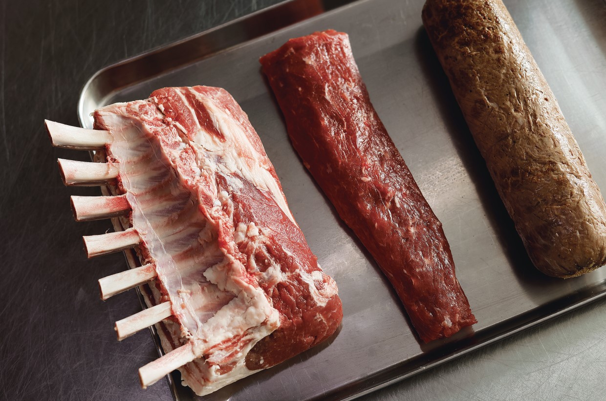 伝統のスペシャリテを守るための挑戦、羊特集、5月号