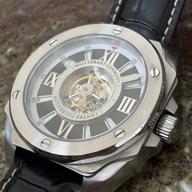 「質実剛健」ガシガシ使えるタフなセンタートゥールビヨン自動巻き誕生！