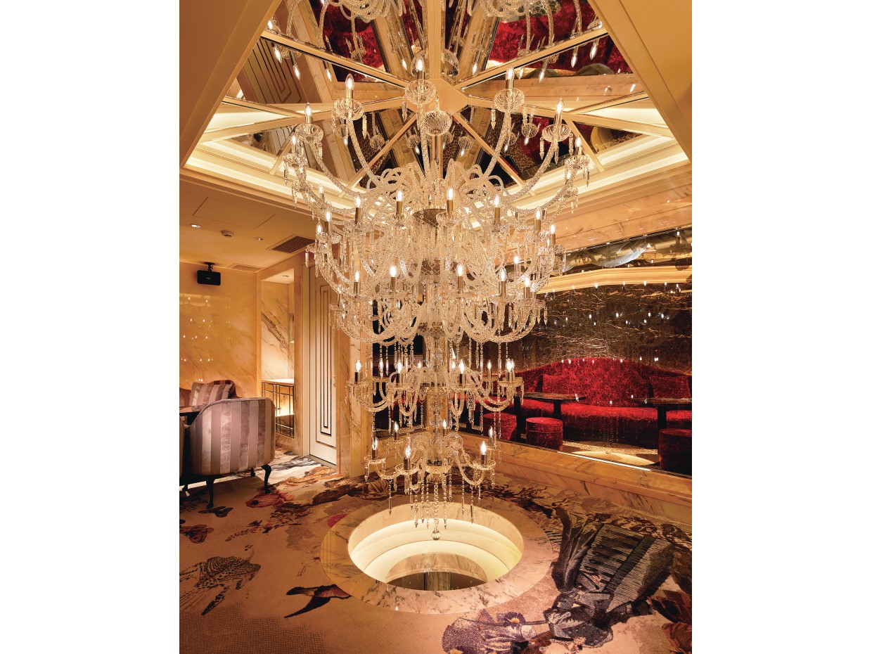 優雅なる非日常へ、選ばれし者への招待状、ザ・スイート