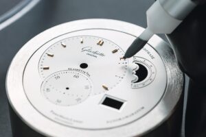 不朽の価値 第26回、まつあみ靖、グラスヒュッテ・オリジナルの新ダイアルマニュファクトリーを訪ねて