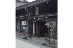 天領 飛騨高山荘厳な空気が流れる東山寺町