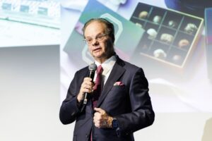 ゴディバが100周年を祝し、世界的シェフと至高のコレクションを創造