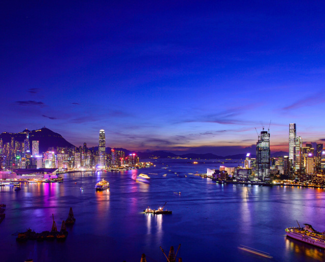 香港・九龍半島の夜景を一望する全室ハーバービュー｜ハーバーグランド香港
