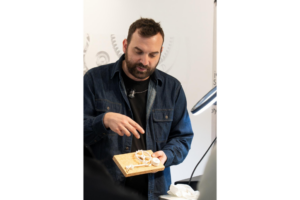 まつあみ靖　エンドユーザーを意識したエキシビションが描く未来