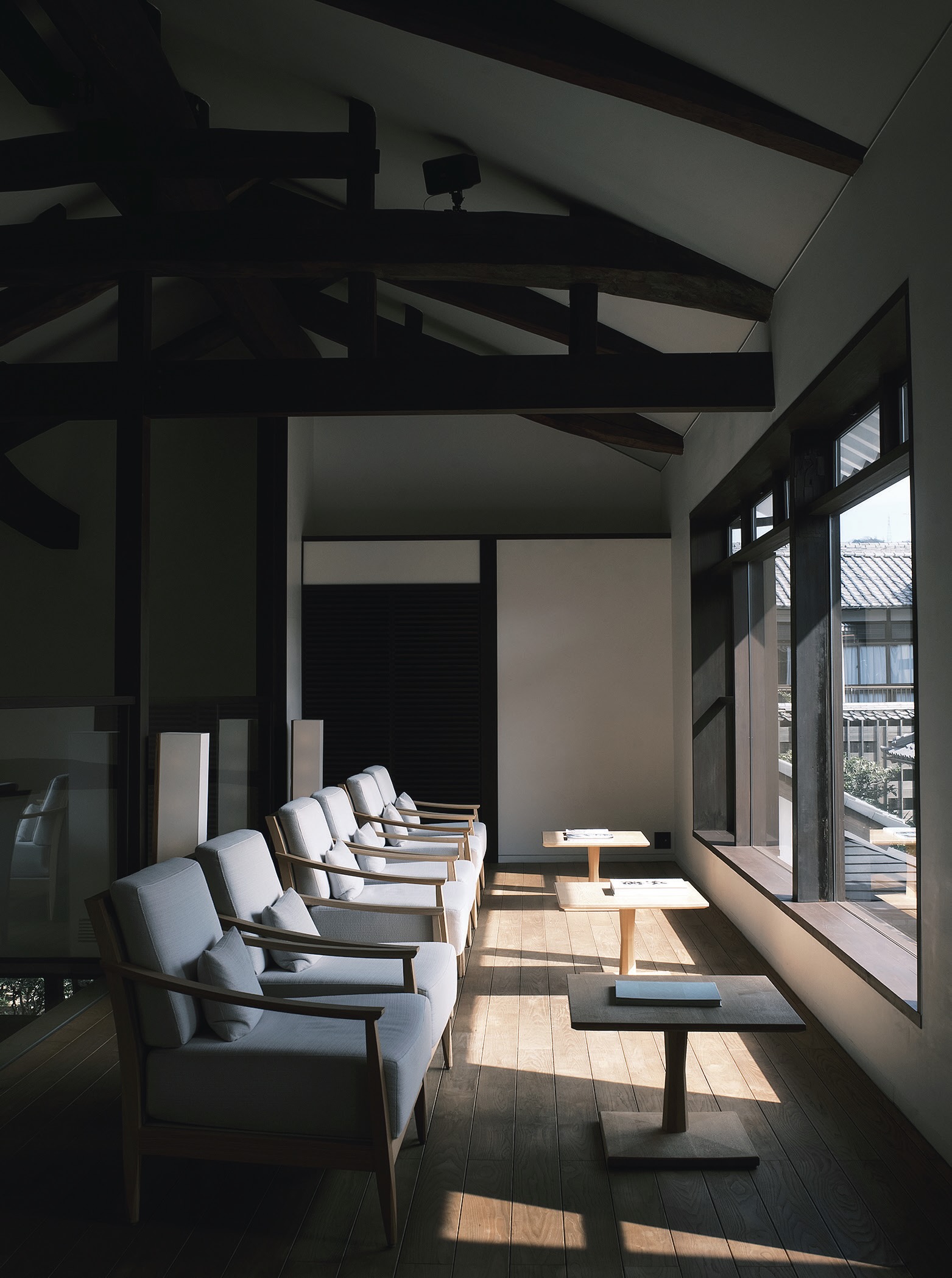 瀬戸内の春、凪を往く