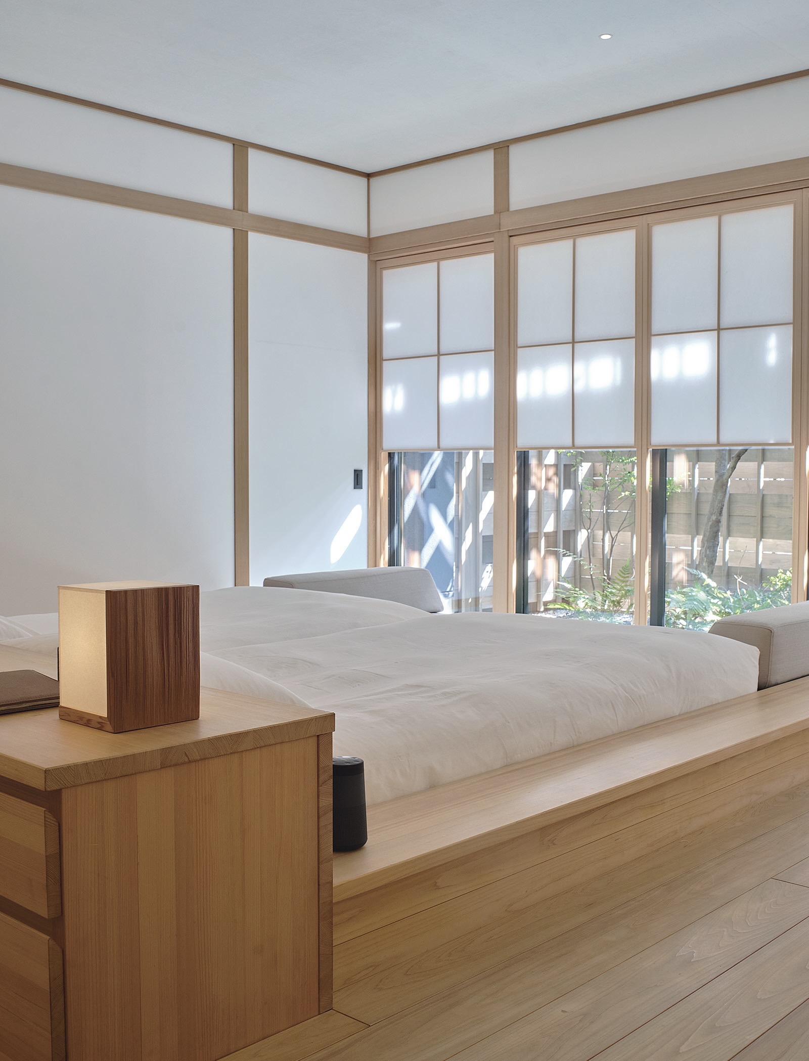 瀬戸内の春、凪を往く