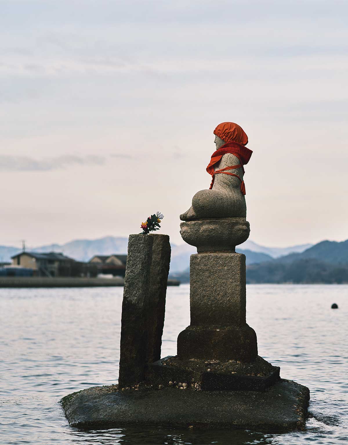 瀬戸内の春、凪を往く